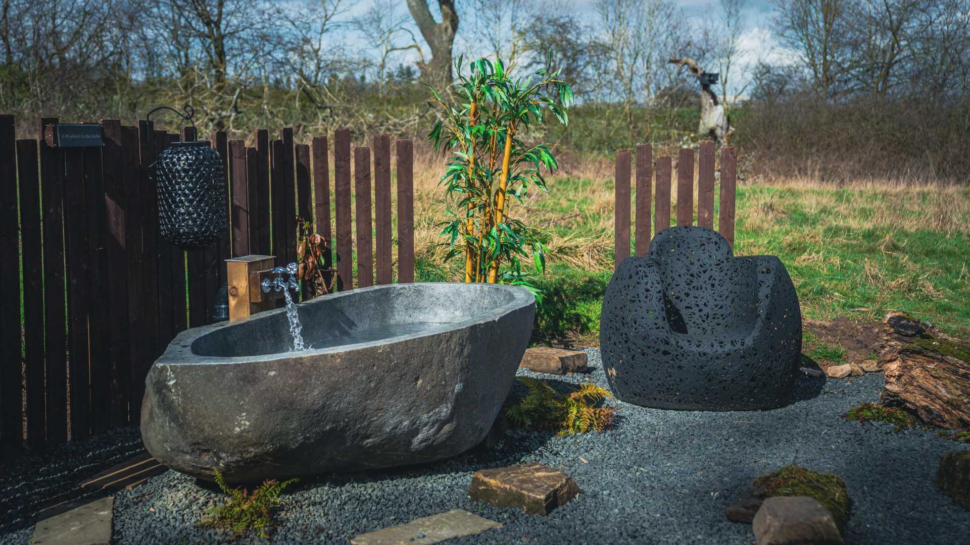 the-glebe-retreat-outdoor-bath