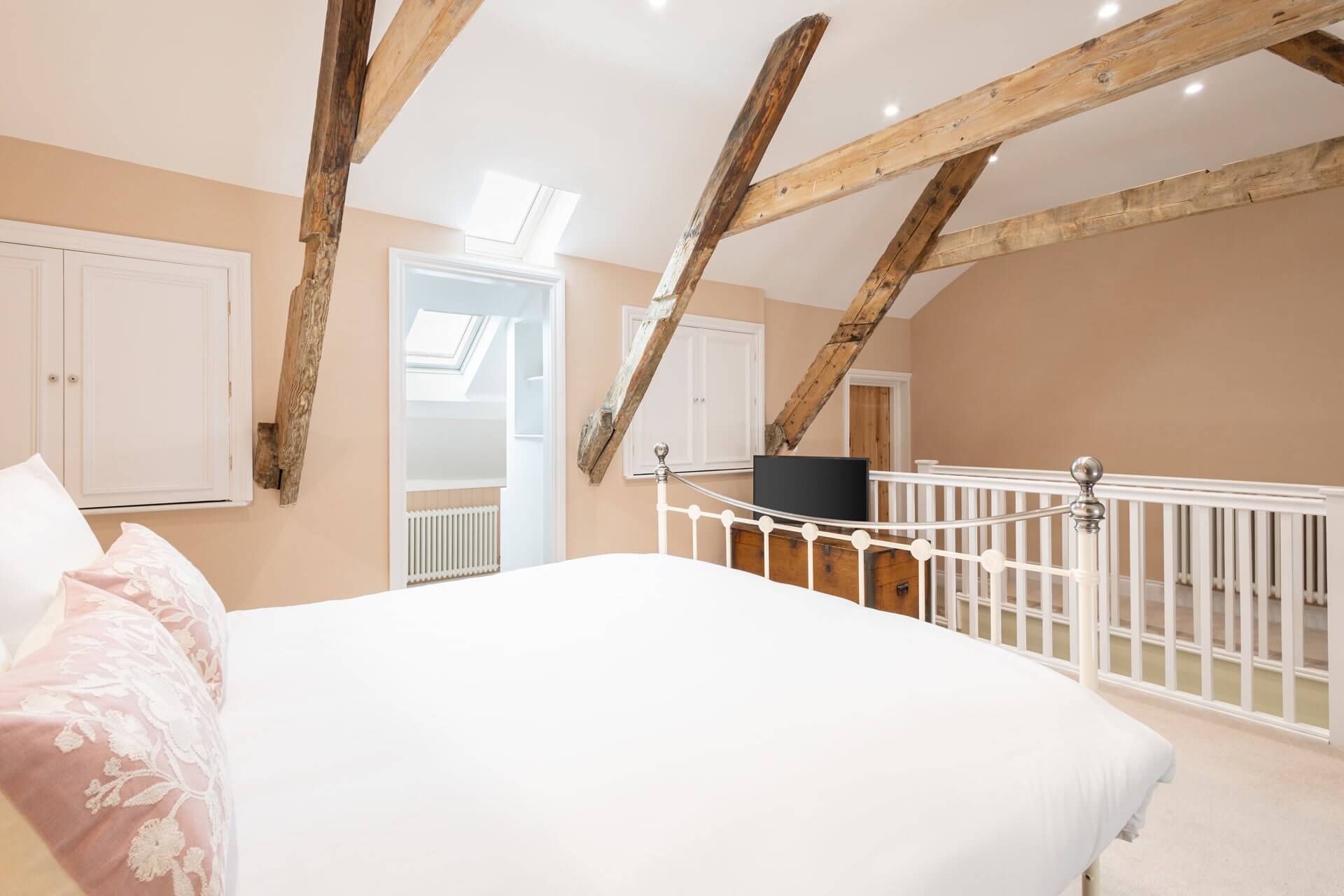Bedroom beams 2