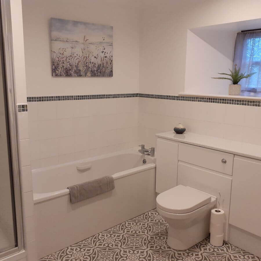 Maltpool Cottage - Family bathroom