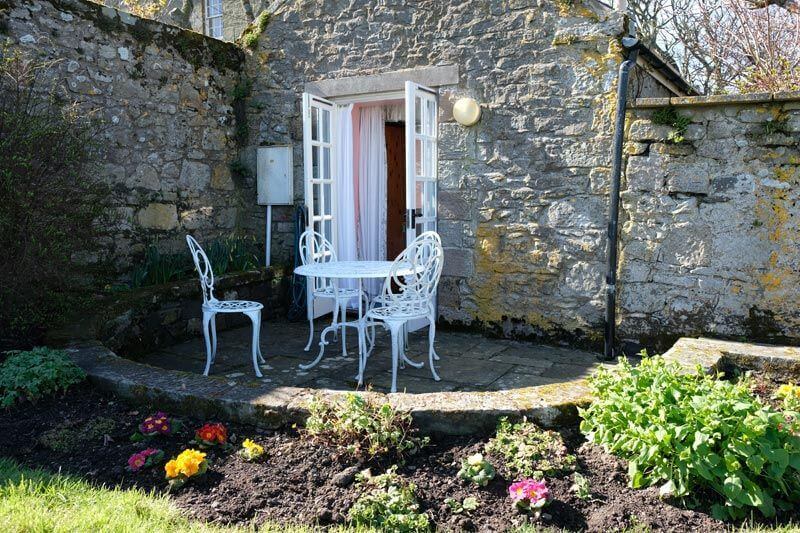 Glebe Cottage patio area