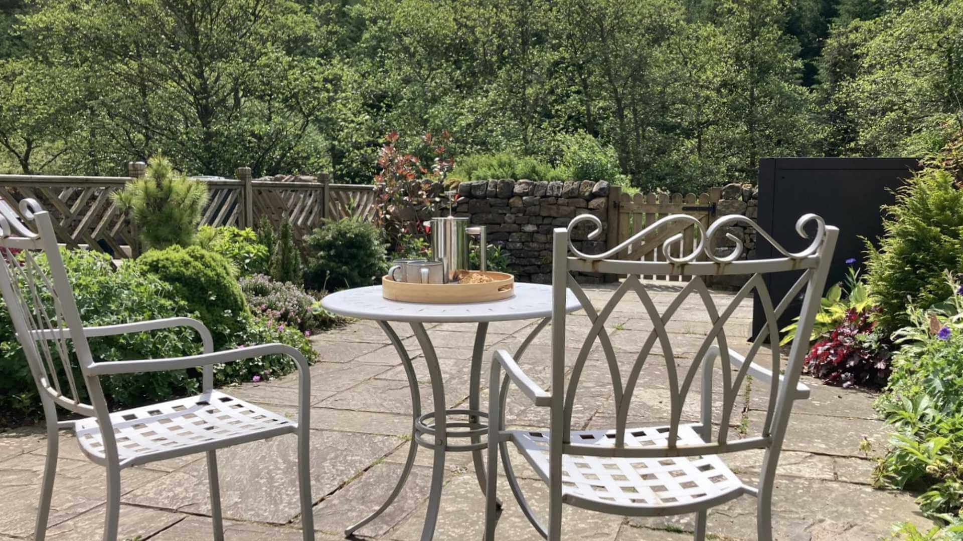 KC03 - 2nd outside seating area