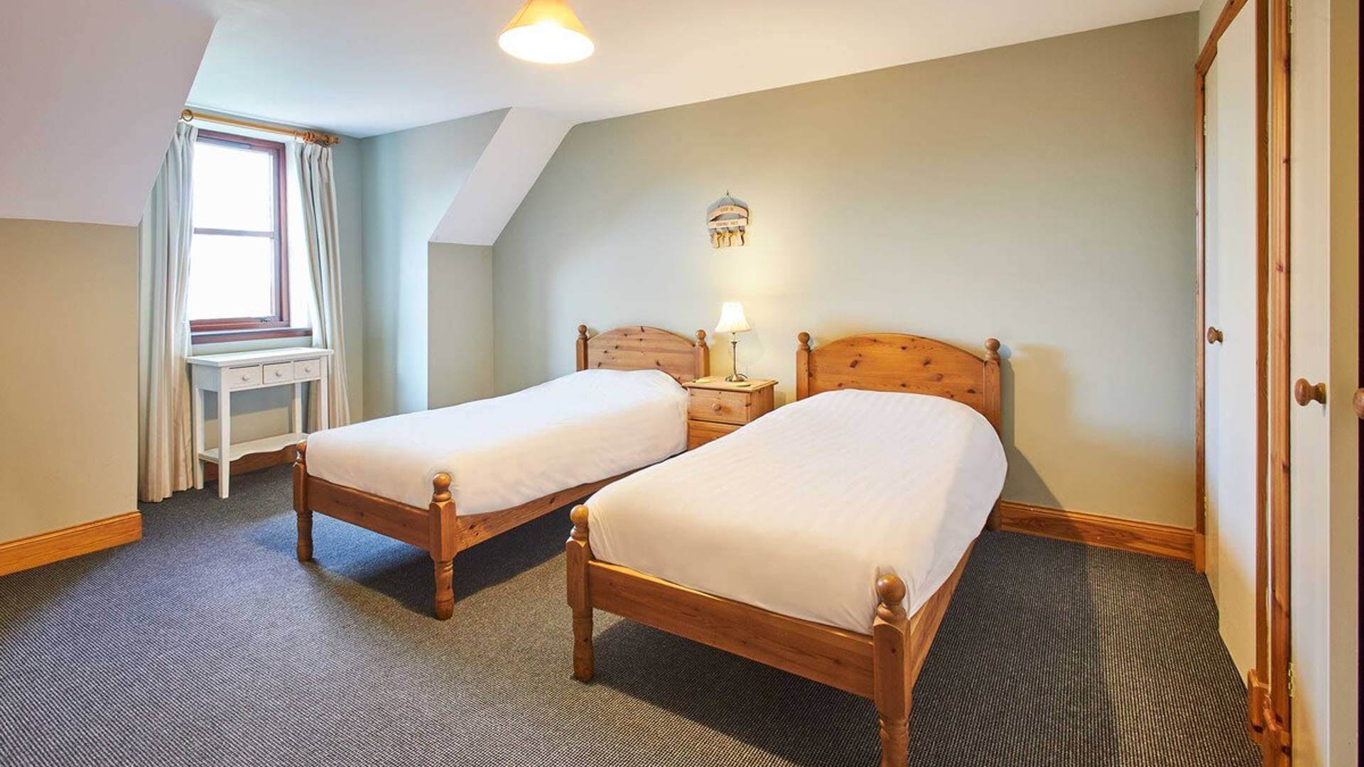 Twin bedroom