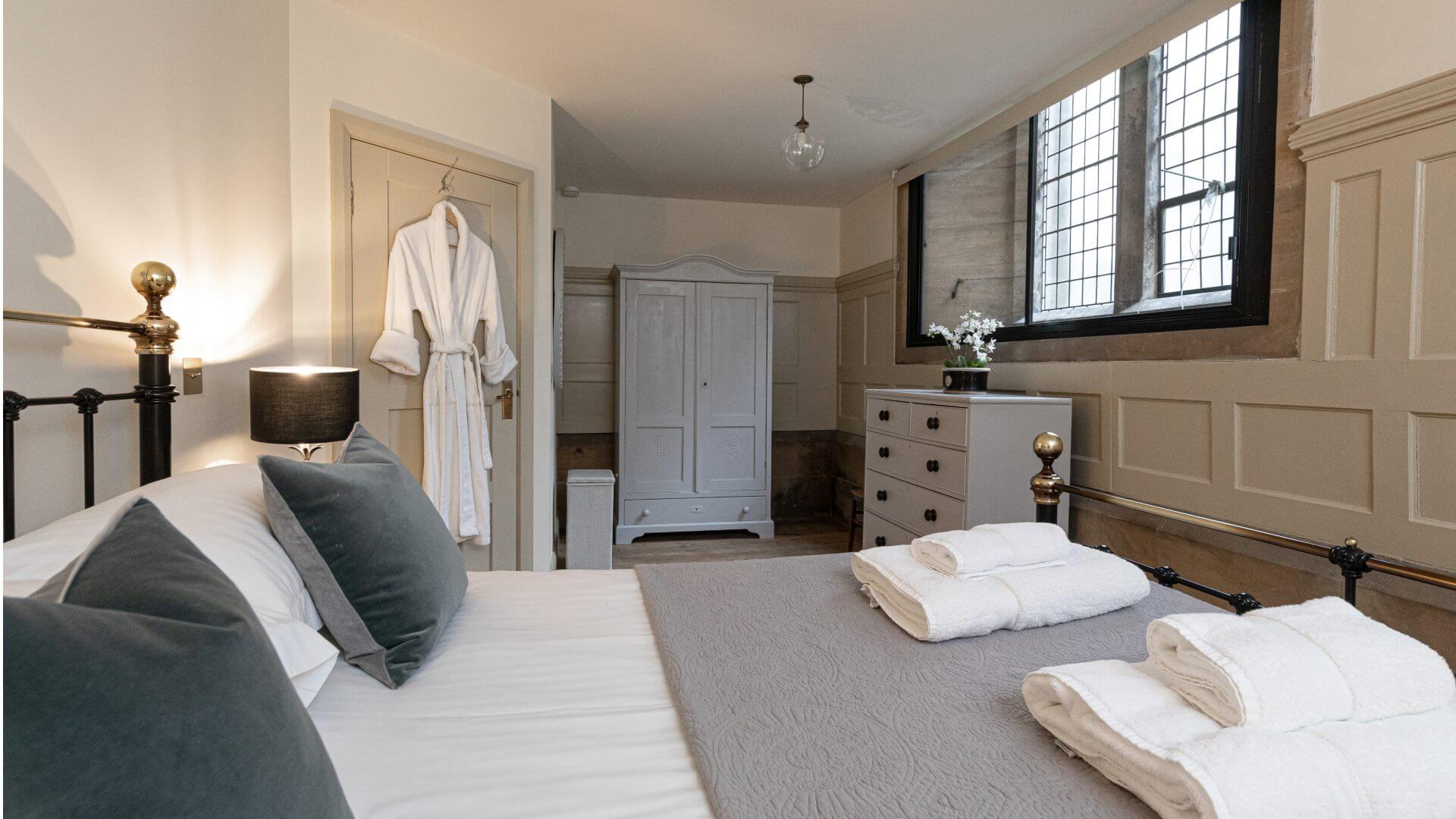 greystead-old-church-bedroom