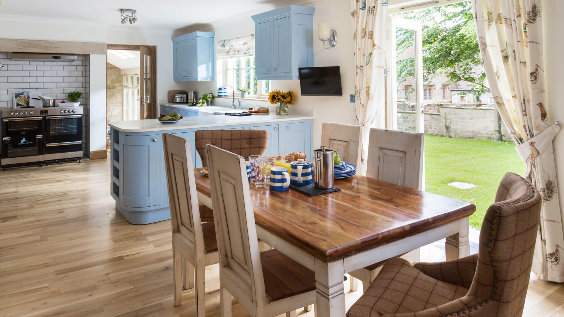 keepers-cottage-dining-room