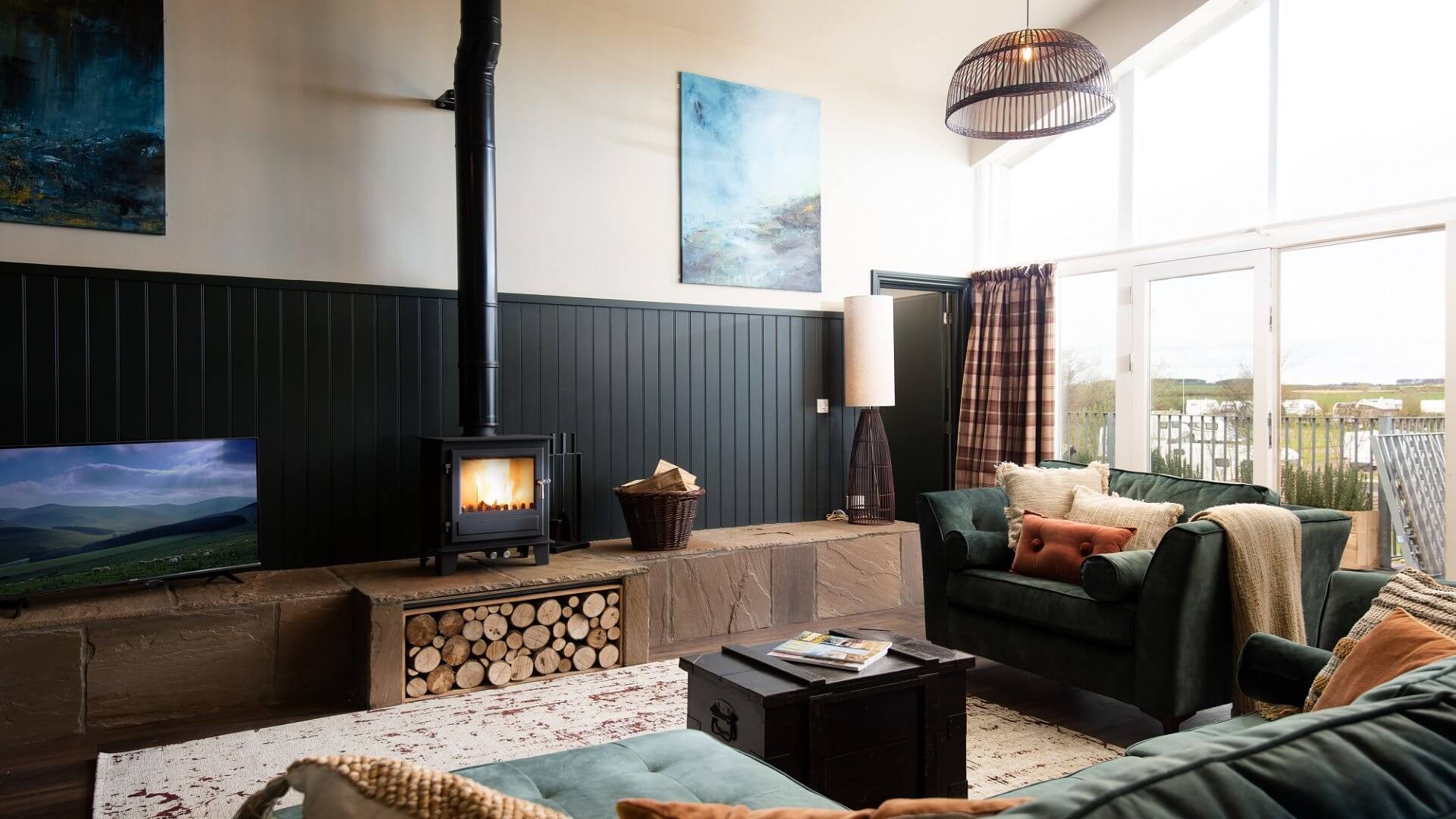 7 - Cottage with log fire