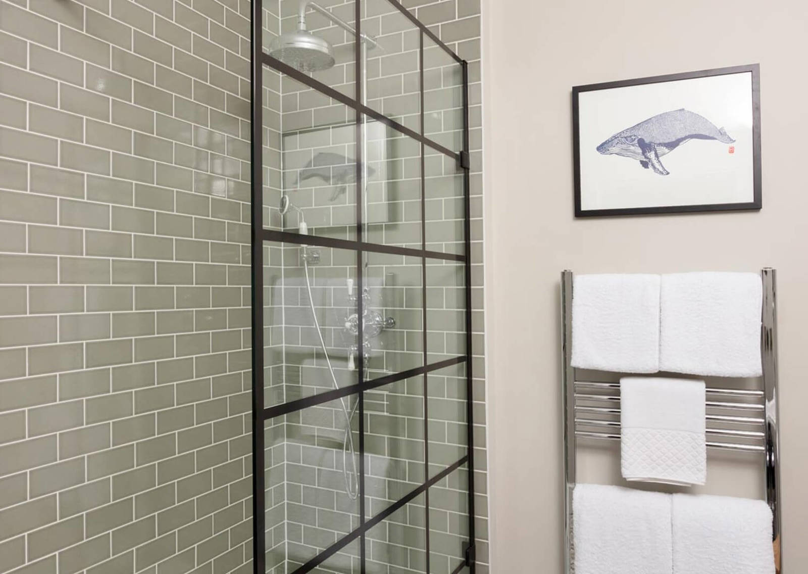 Deluxe-Bathroom