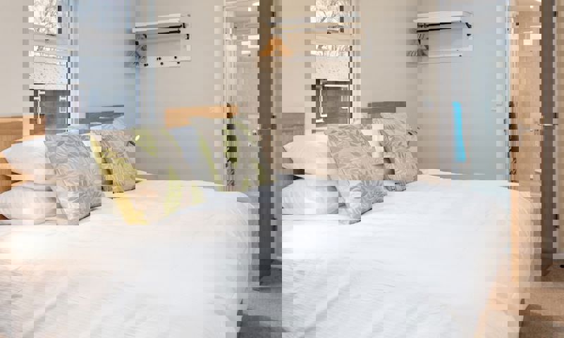 vn-large-Guest-Room-with-en-suite-shower-room.jpg
