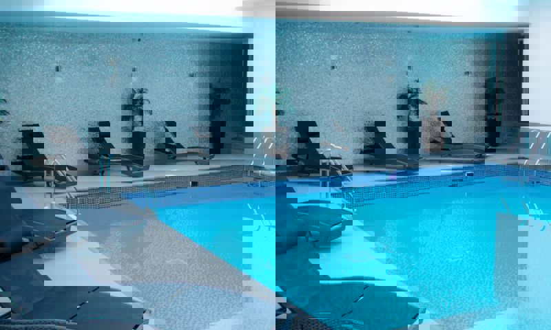 vn-large-Pool-side.jpg