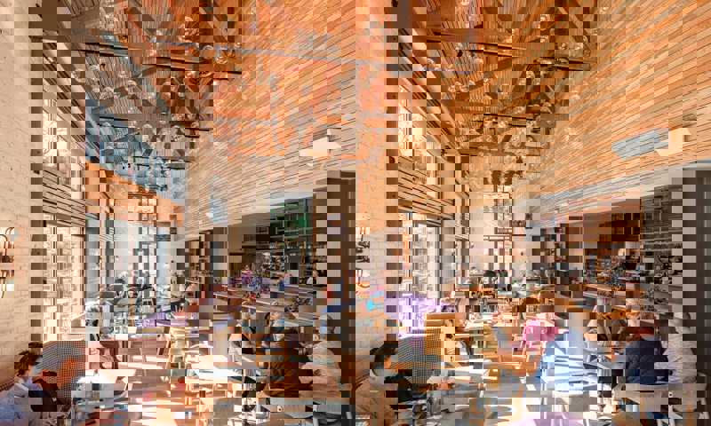 Restaurant Indoors