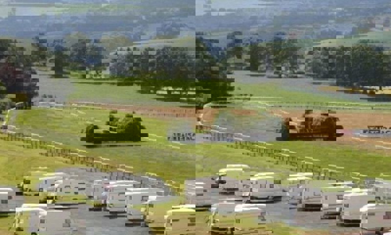 vn-large-Race-course.jpg
