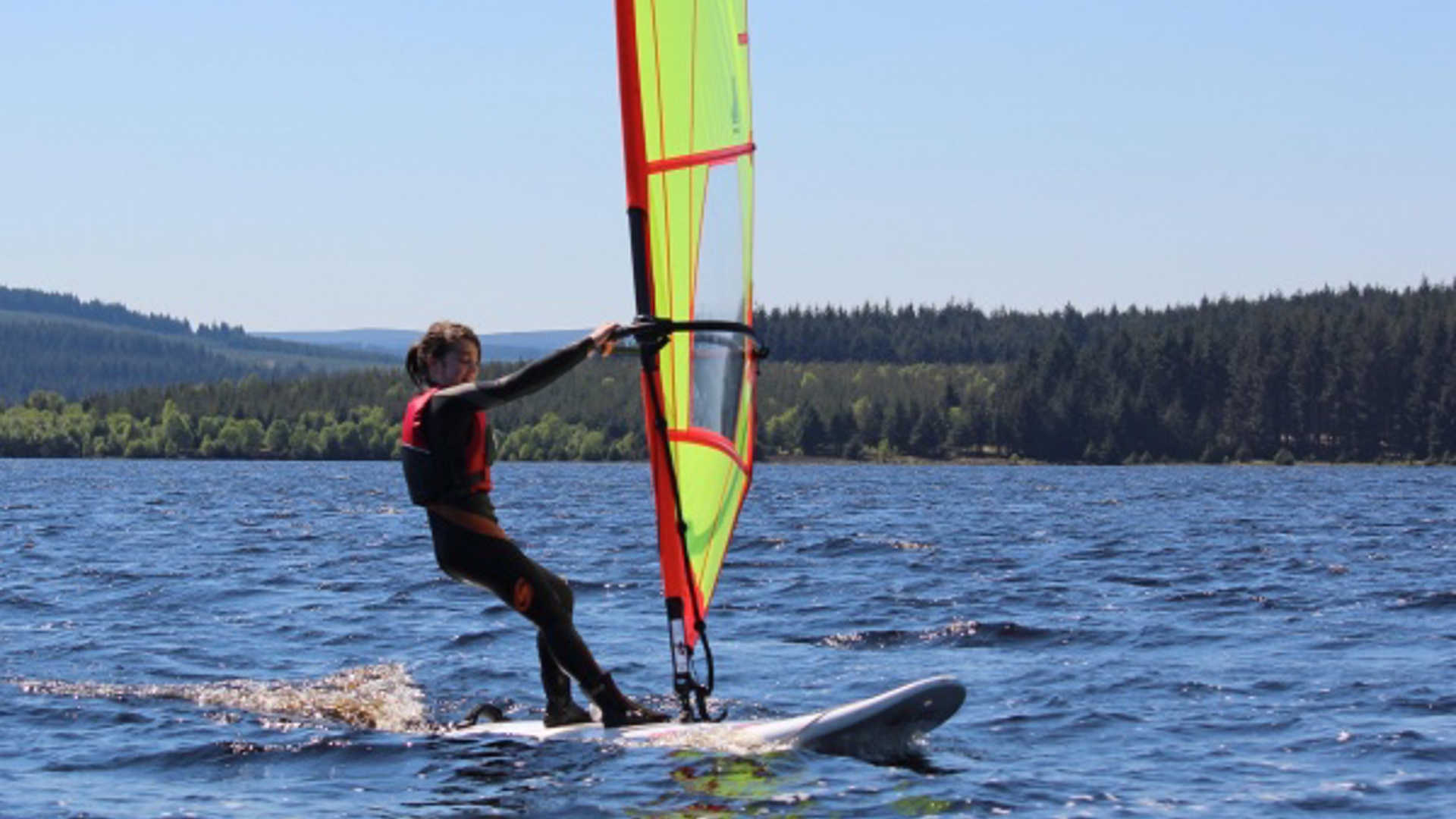 vn-medium-Kielder-sailors-and-windsurfers-push-the-boat-out.jpg