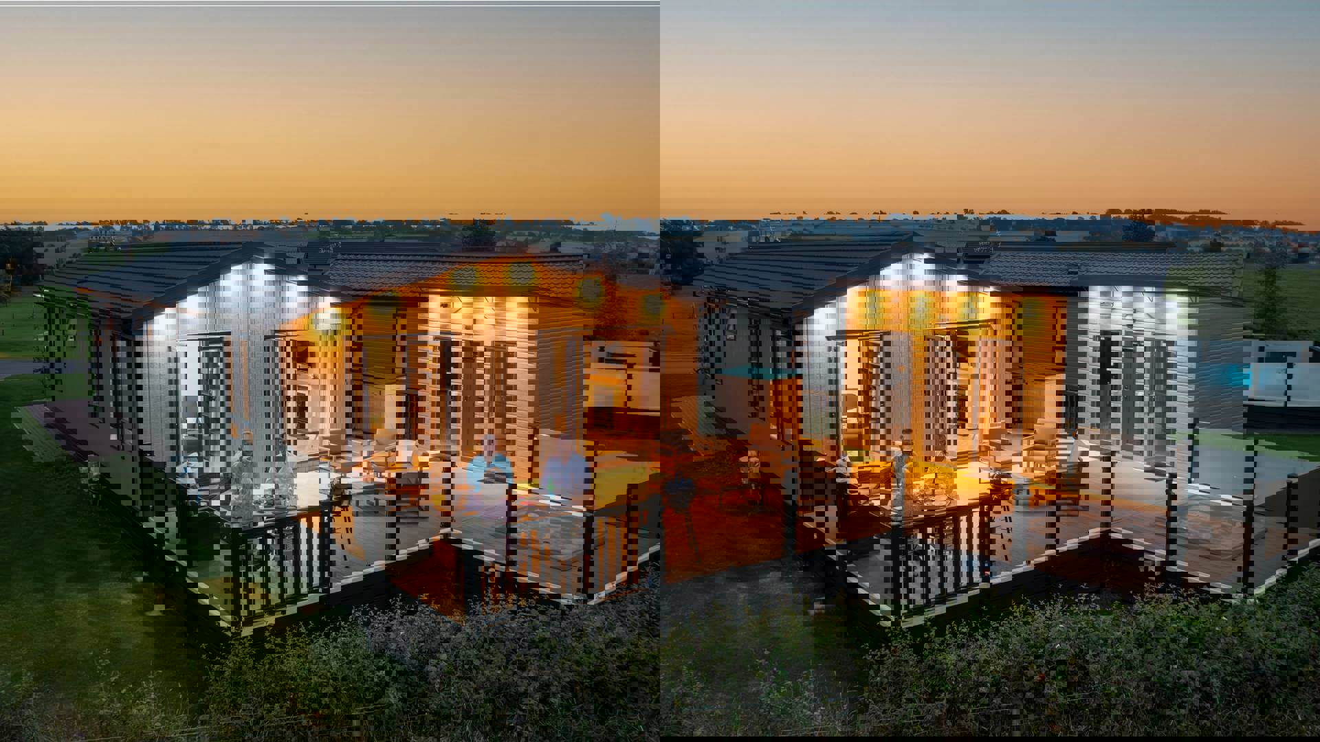 HG-Caravan-at-night_1