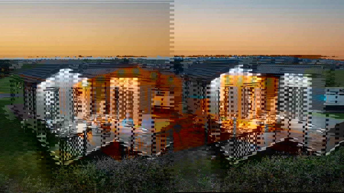 HG-Caravan-at-night_1