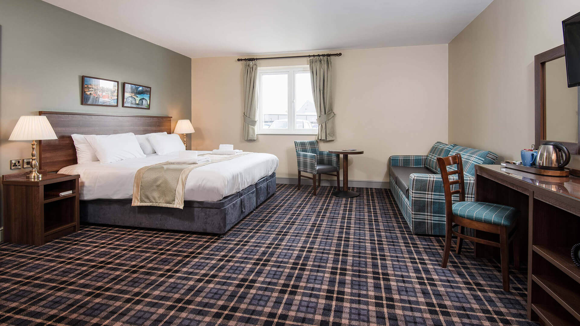 Accessibility-accommodation-HERO-credit-@carrieannlightleyblog