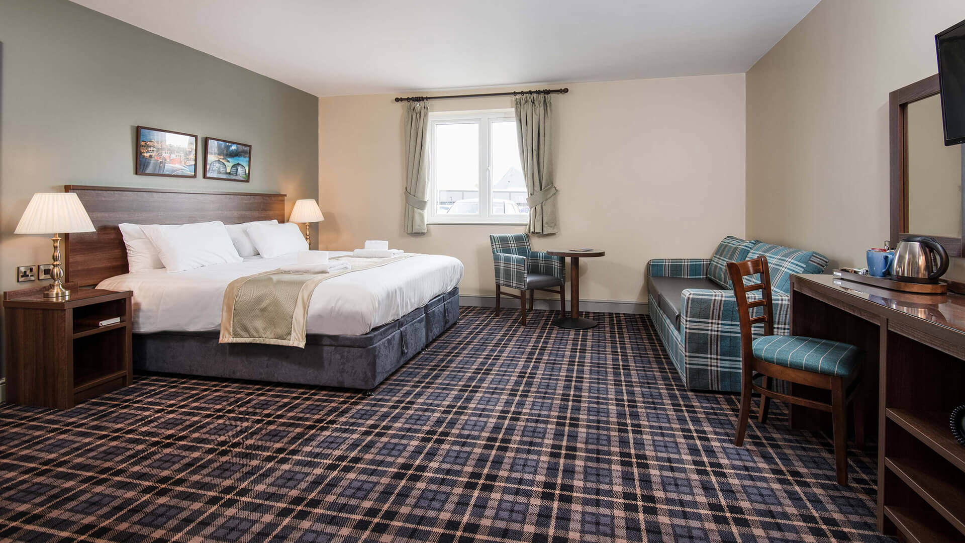 Accessibility-accommodation-HERO-credit-@carrieannlightleyblog