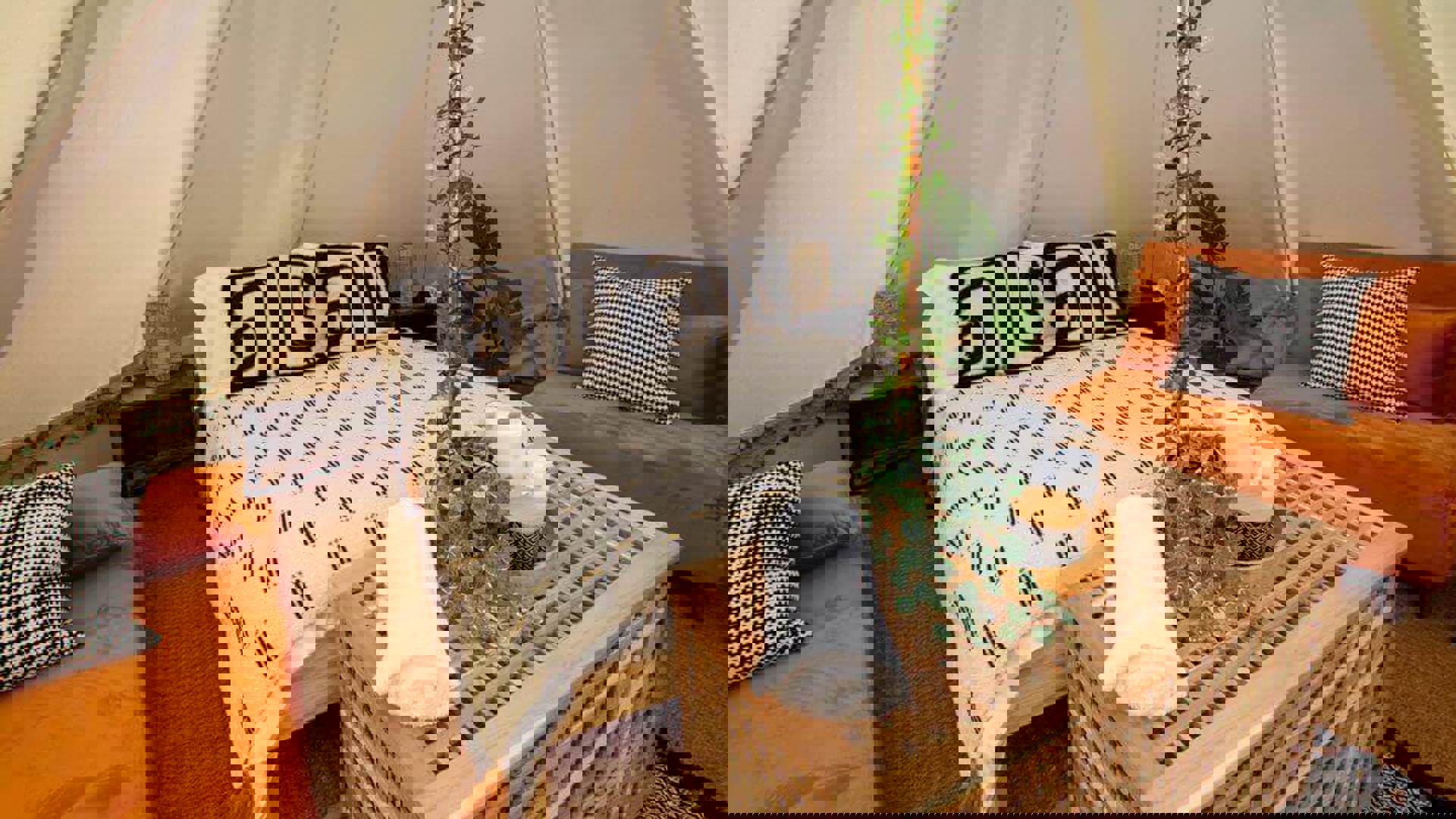 Glamping_BellTents_09_1