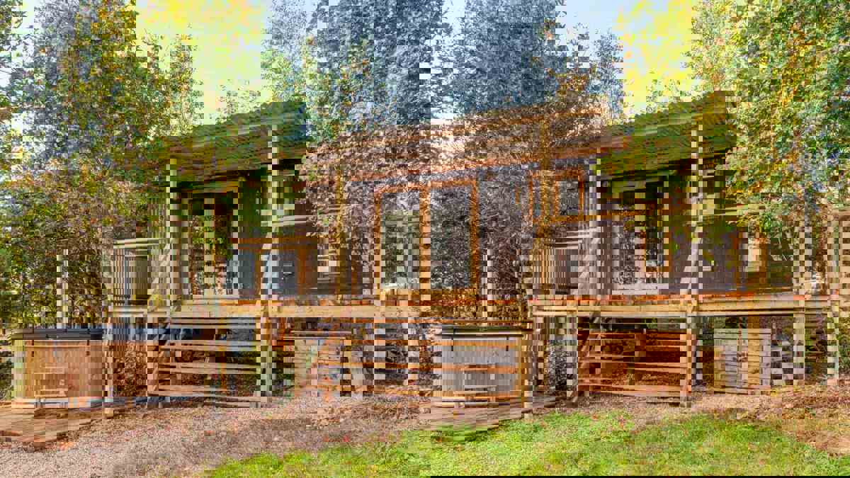 hillside-huts-hero_1