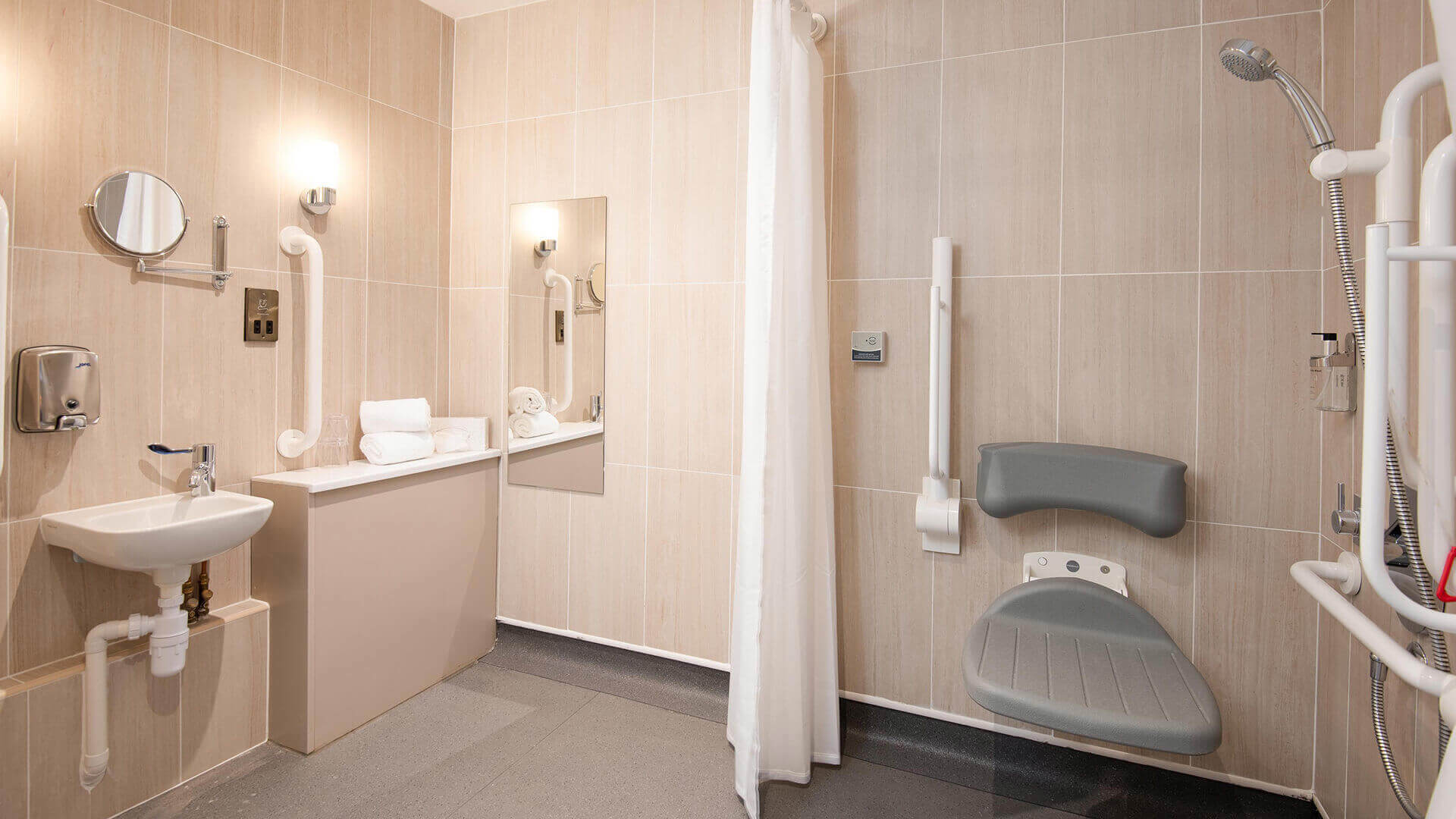 Accessibility-toilets-HERO-Credit-@carrieannlightleyblog