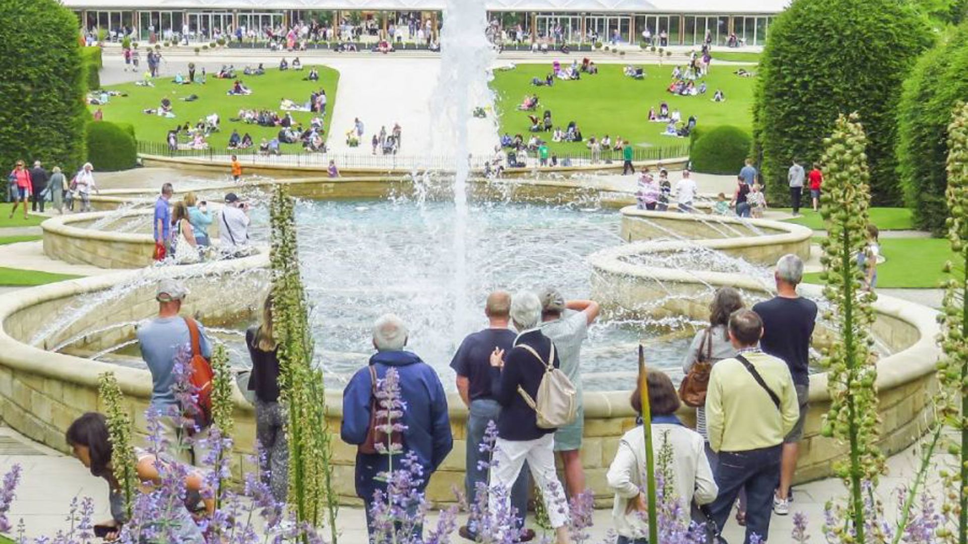 vn-large-Alnwick-Garden-for-Groups.jpg