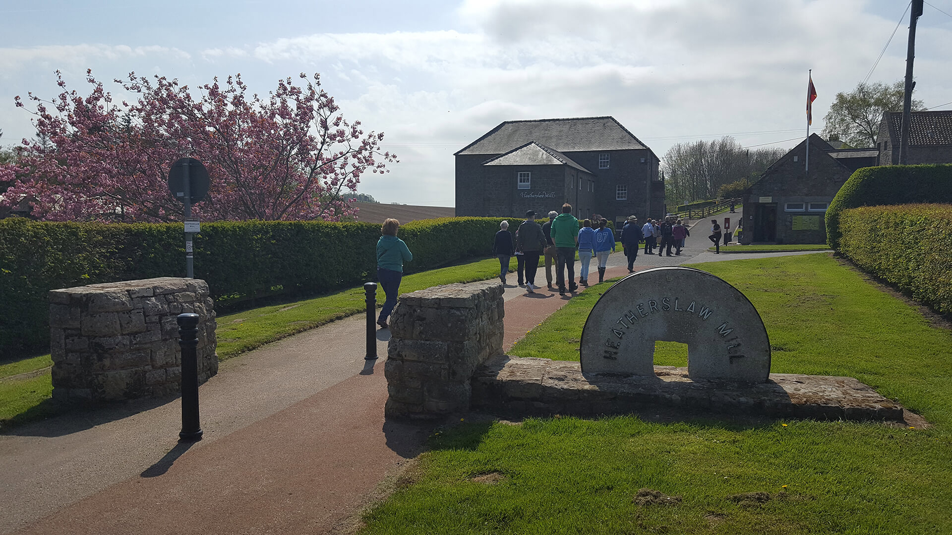 Group-Travel-attractions-HERO