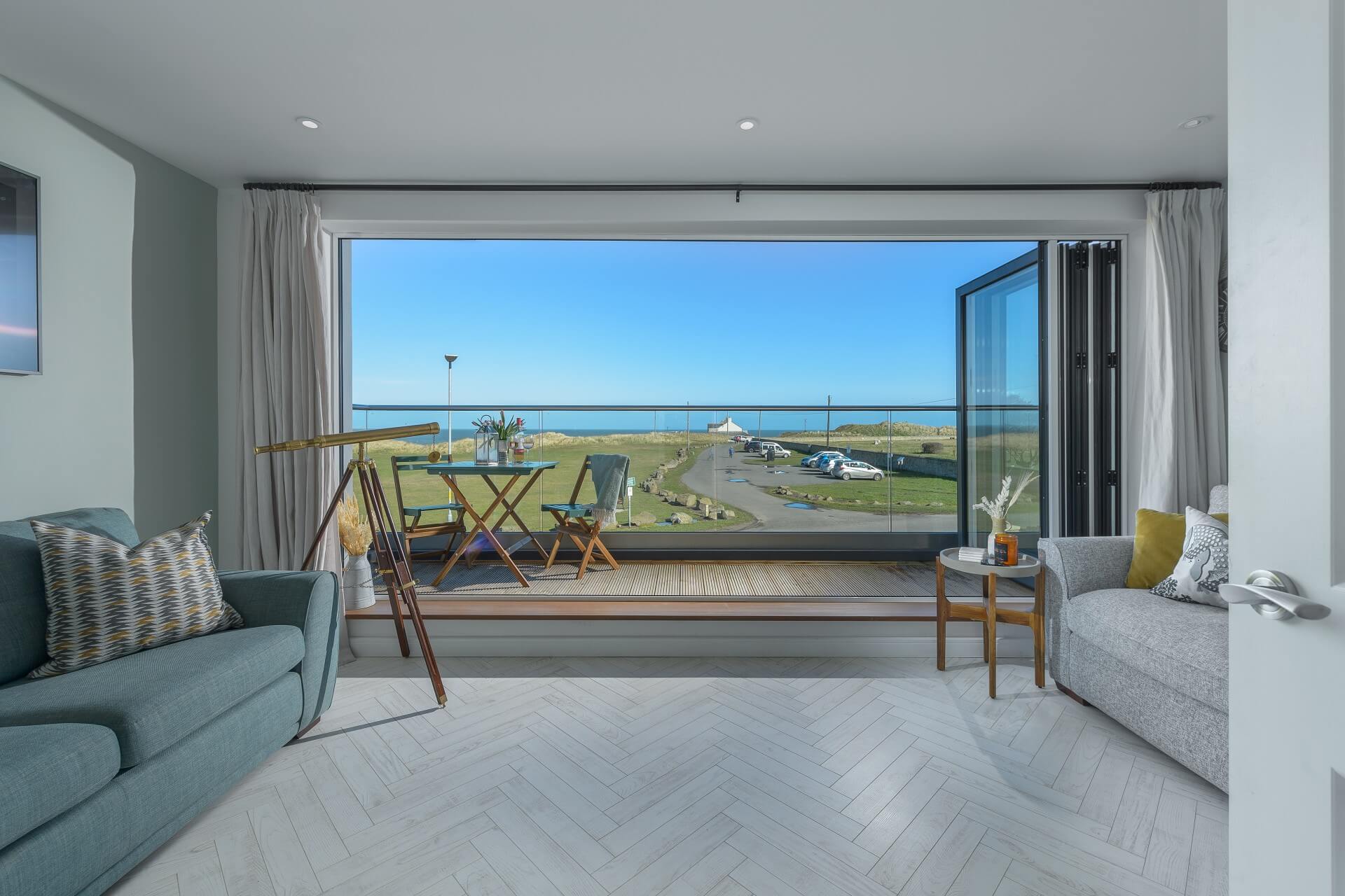 Main-Lounge-1.jpg