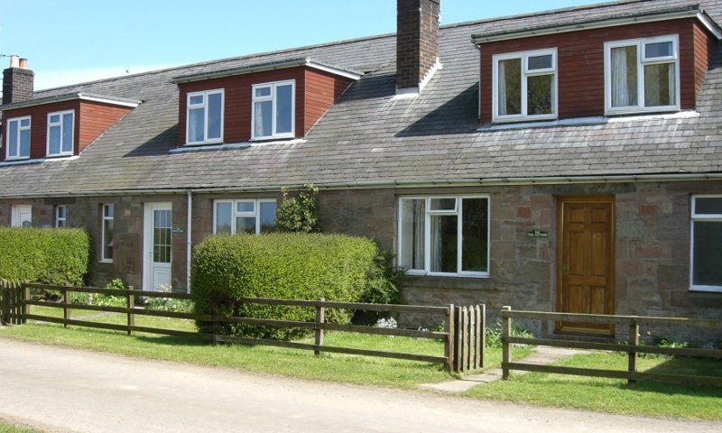 vn-large-Outside-Fenham-le-Moor-Cottages.jpg