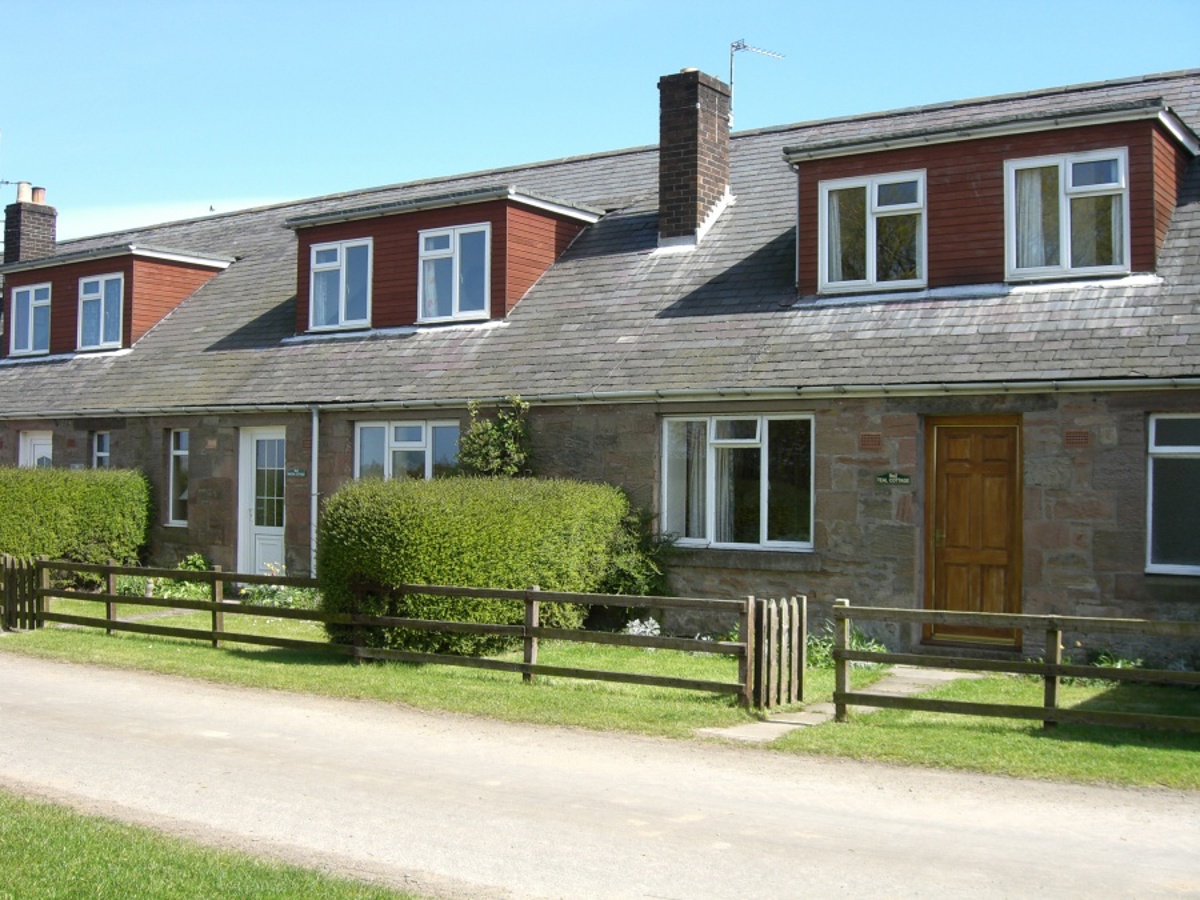 vn-large-Outside-Fenham-le-Moor-Cottages.jpg