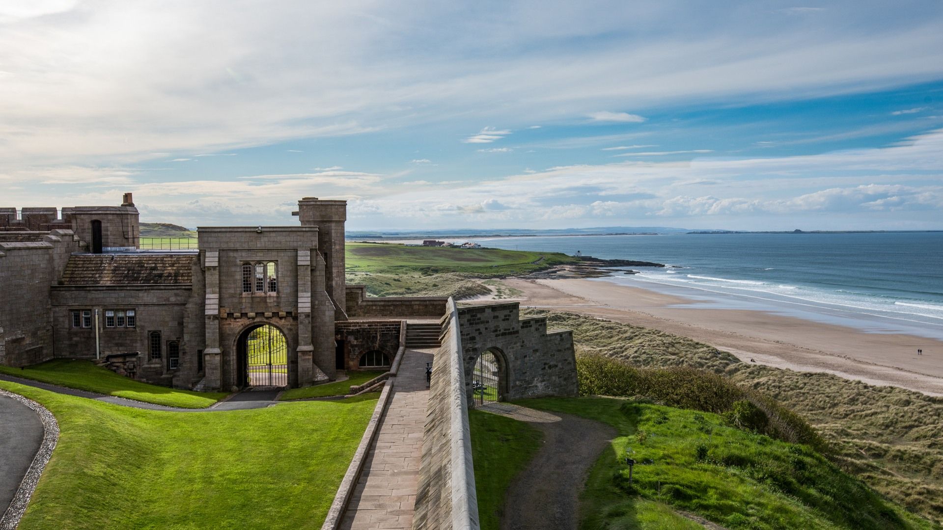 vn-large-Neville-Tower-at-Bamburgh-Castle.jpg