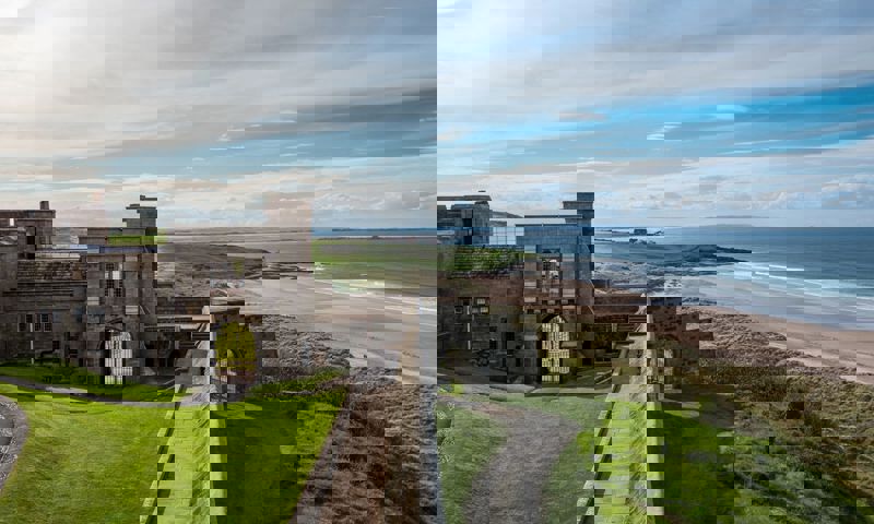 vn-large-Neville-Tower-at-Bamburgh-Castle.jpg