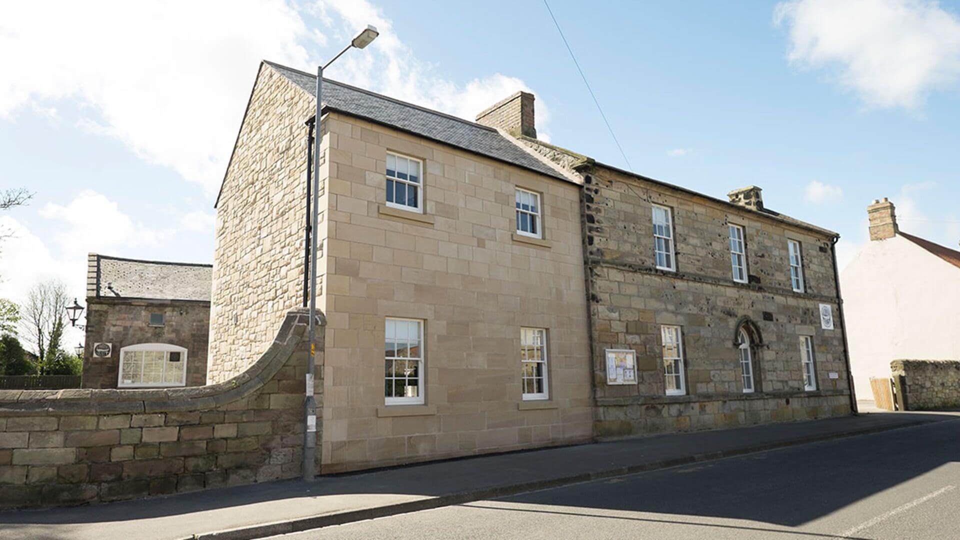 seahouses-hostel-listing