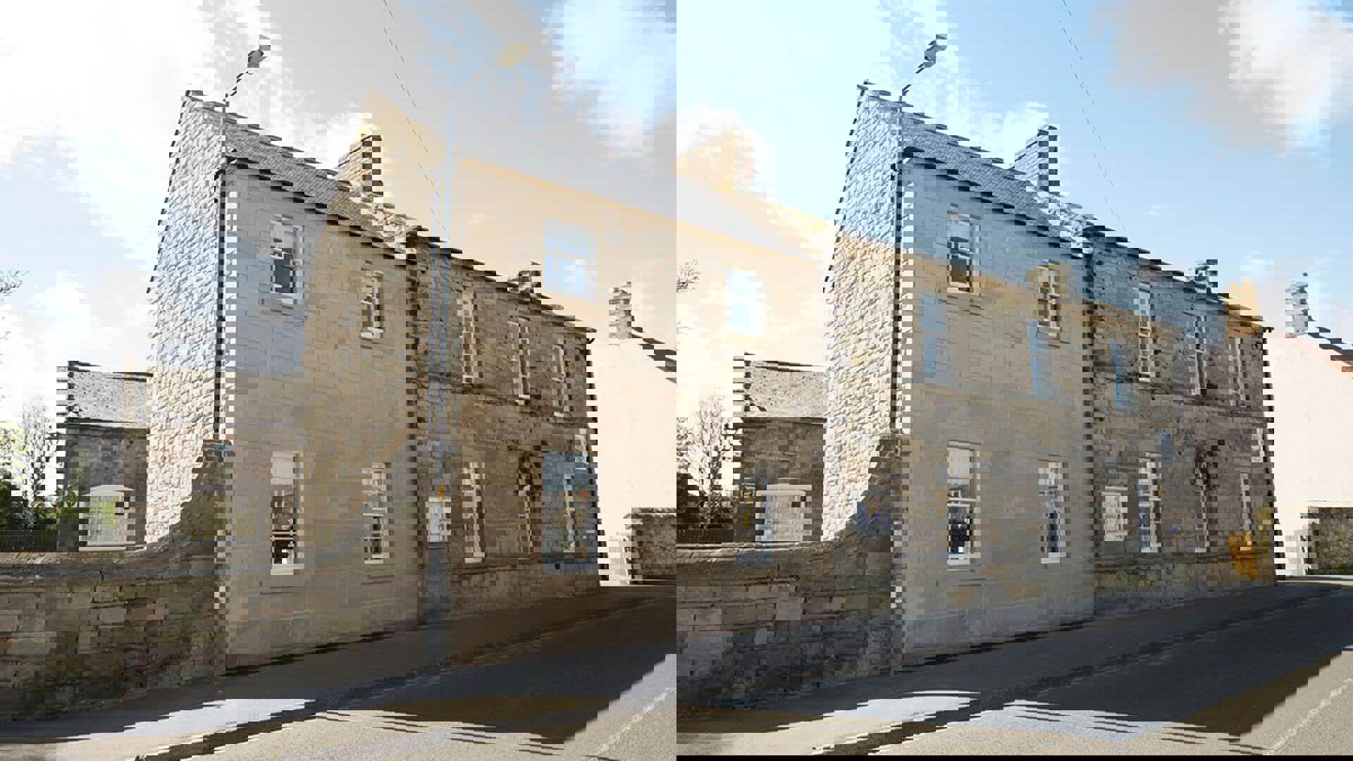 seahouses-hostel-listing