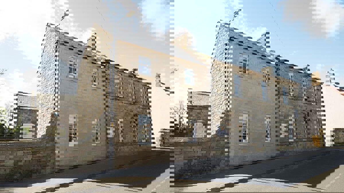 seahouses-hostel-listing