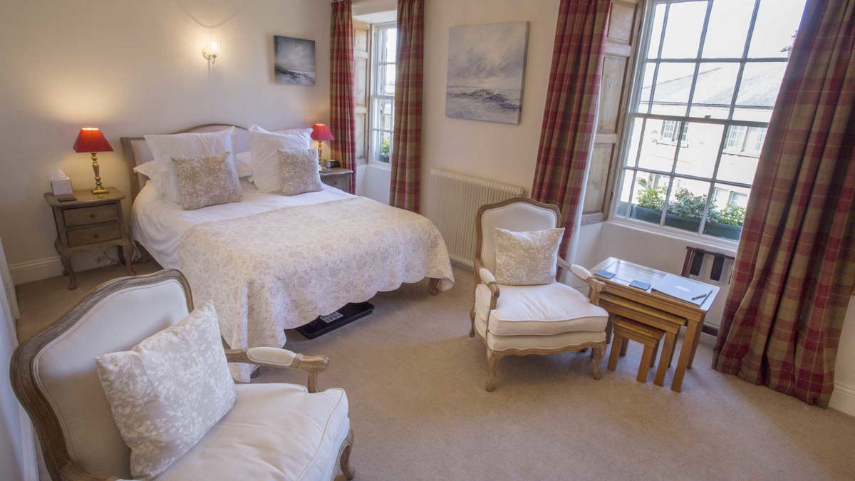 red-room-market-cross