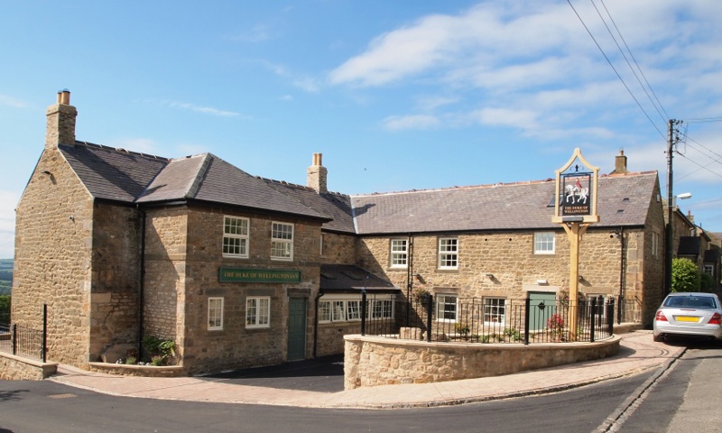 vn-large-Outside-the-Duke-of-Wellington-Inn.jpg