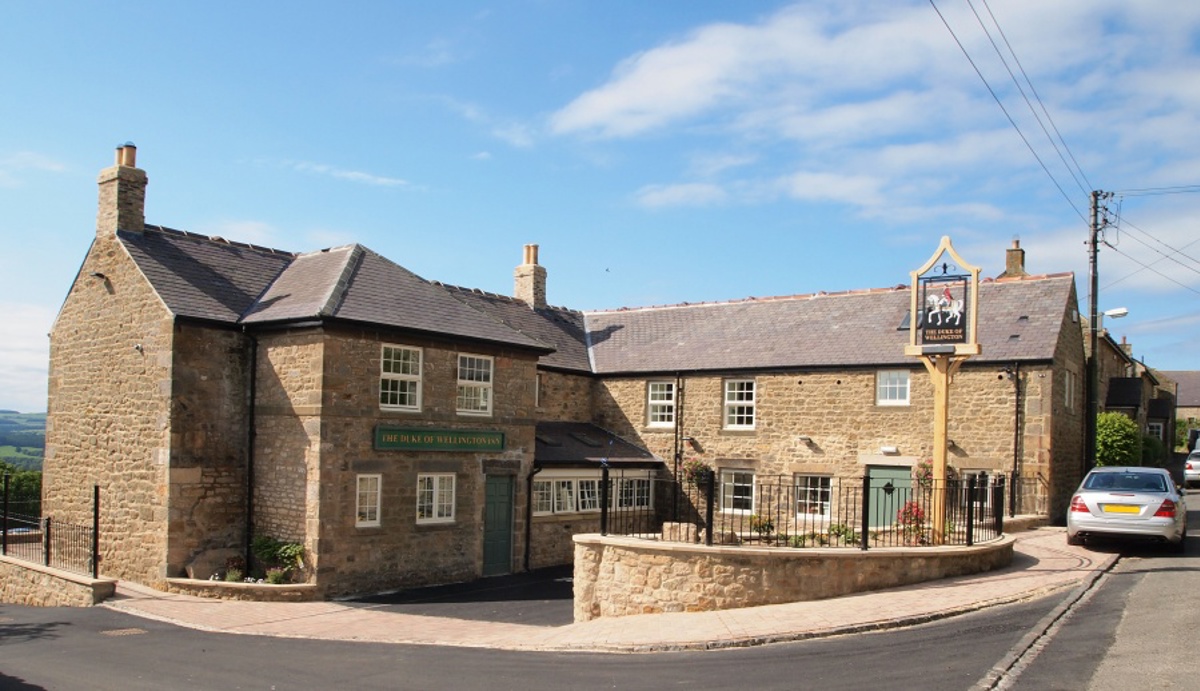 vn-large-Outside-the-Duke-of-Wellington-Inn.jpg