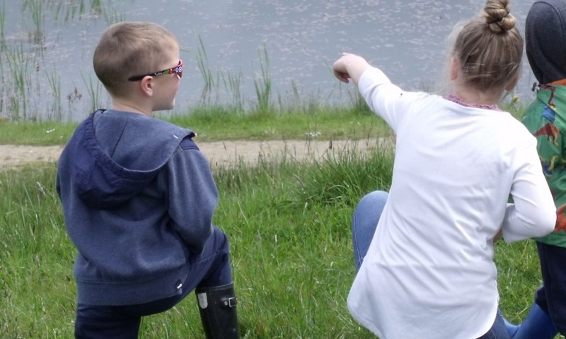 Children Pointing