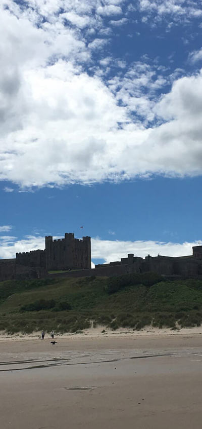 Walking-short-walks-seahouses-to-Bamburgh-HEROcredit-@lsn22