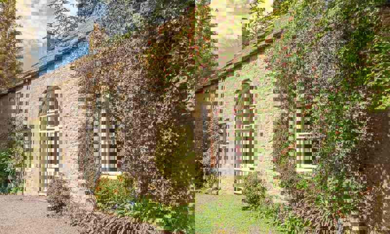 greysteads-exterior